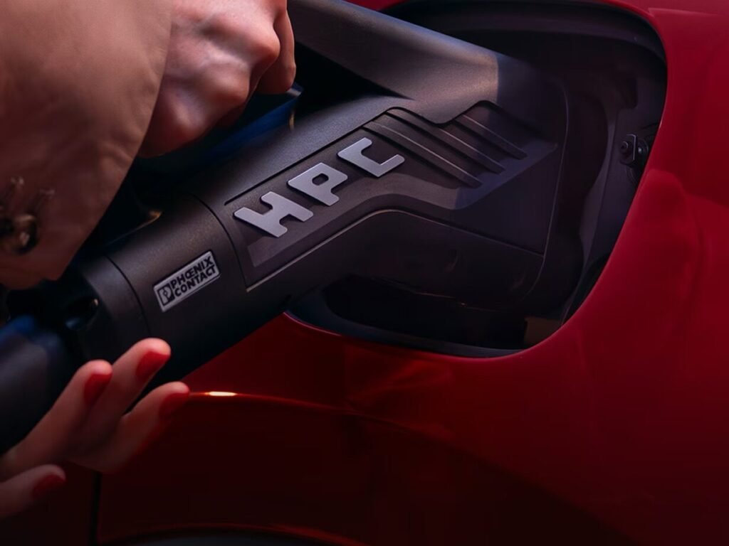 The Porsche Macan GTS offers 800V fast charging up to 270 kW.
